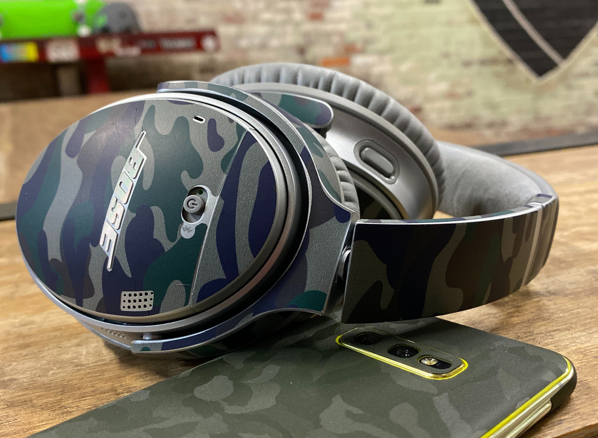 A headset with a millitary Style Skins